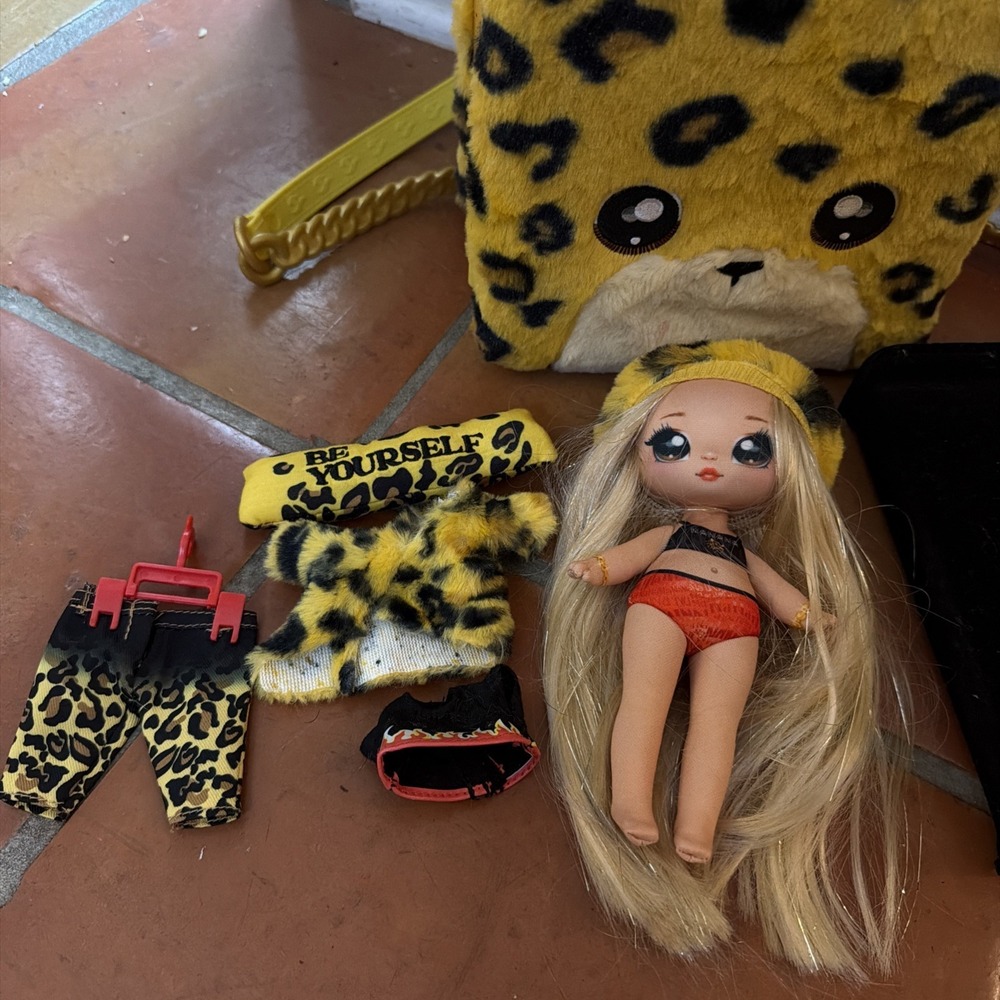 Na!Na!Na! Surprise Yellow HardCase Backpack Gold Leopard Print & Doll With Shoes - Picture 2 of 9